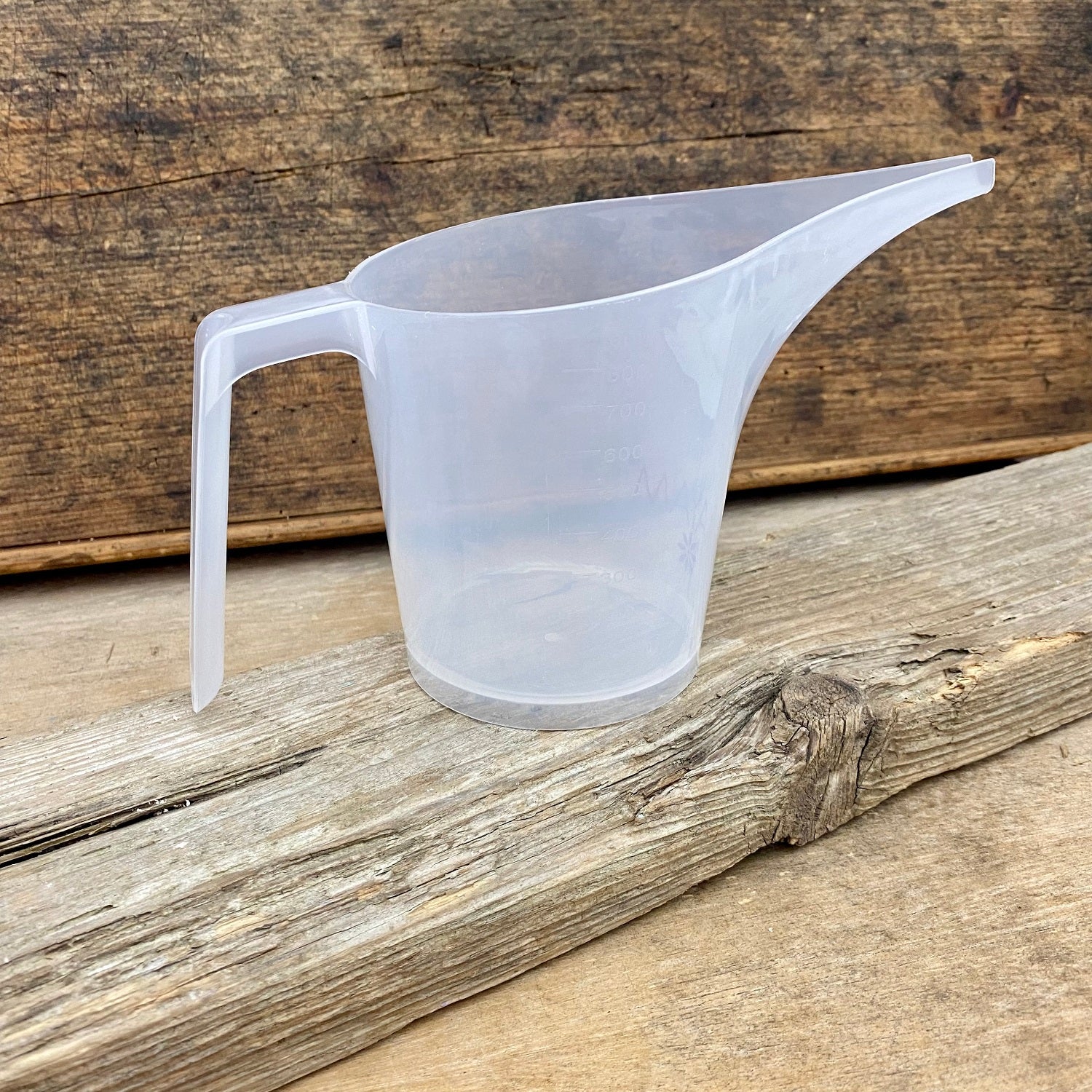 Messbecher, extra langer Ausgießer